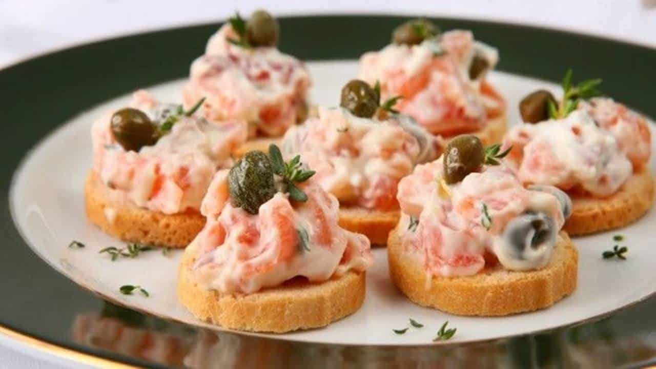 Receita rápida e deliciosa de patê de salmão e queijo com ervas