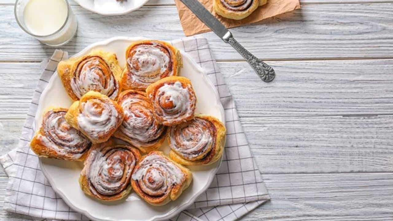 Rolinhos de canela muito fáceis para o lanche