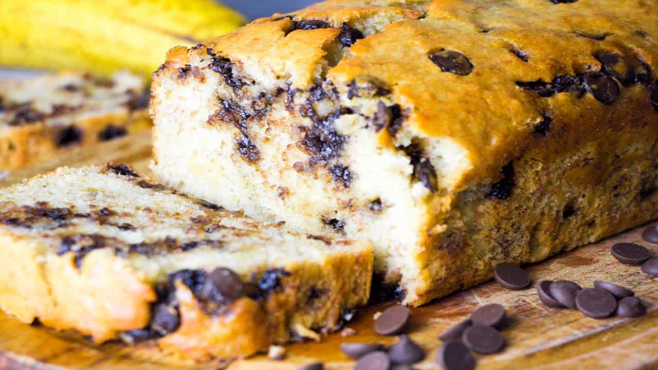 Prepare um delicioso bolo de banana com chocolate no micro-ondas