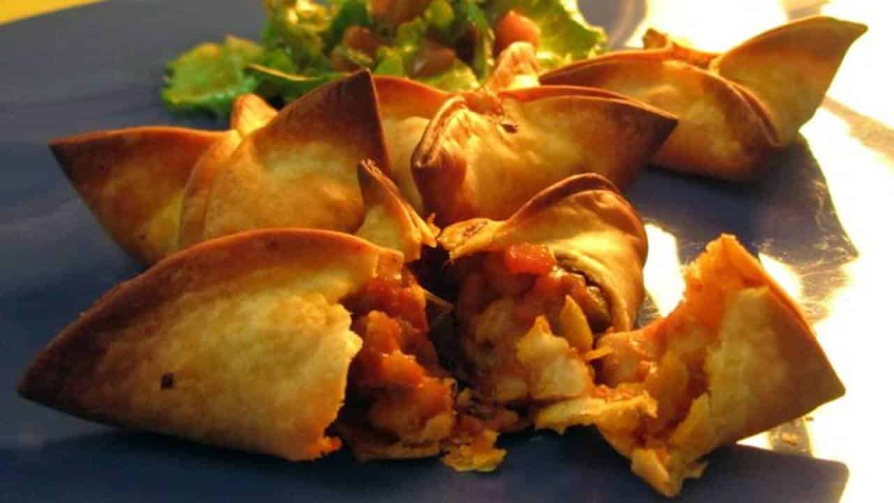 Aprenda esta receita fácil de empanados de frango, queijo e passas