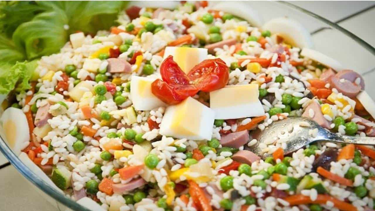 Deliciosa salada de arroz em apenas 3 passos