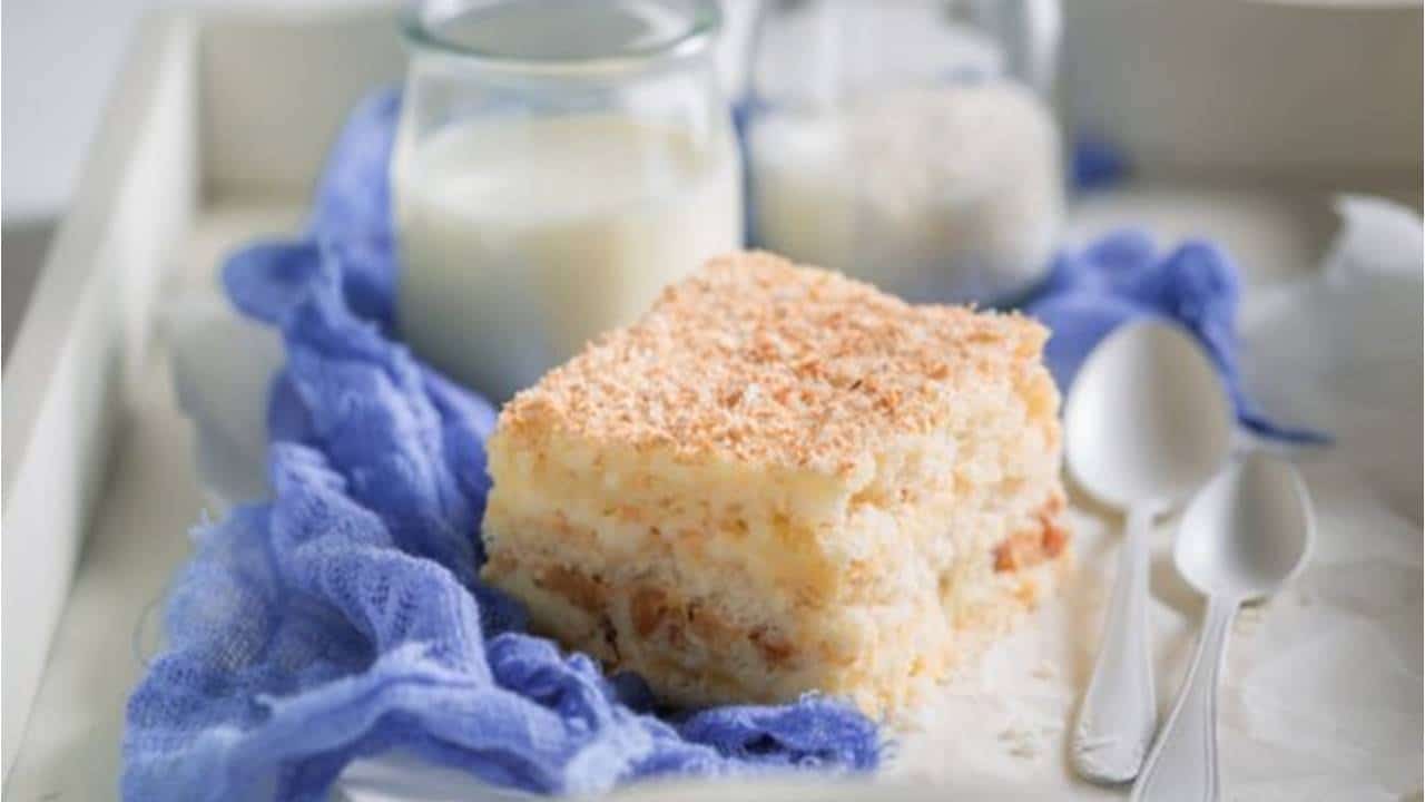 Bolo de coco e ameixa: uma sobremesa simples e deliciosa