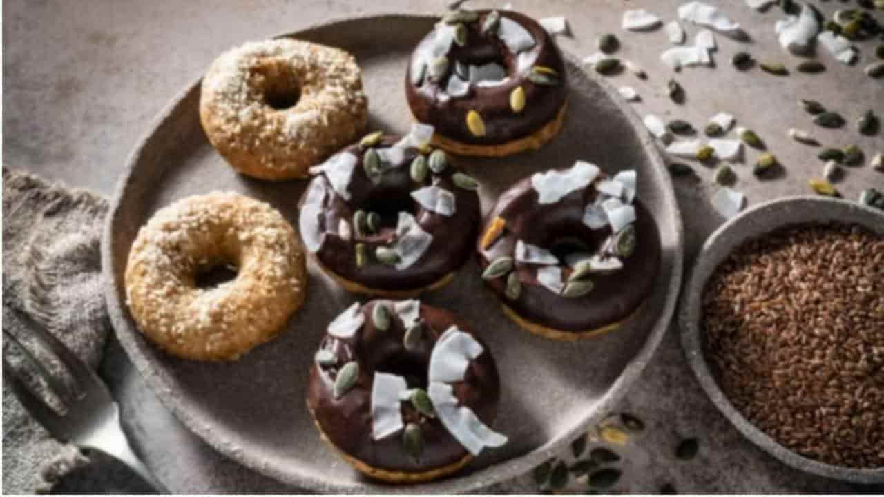 Donuts de banana e chocolate: receita saudável e muito fácil