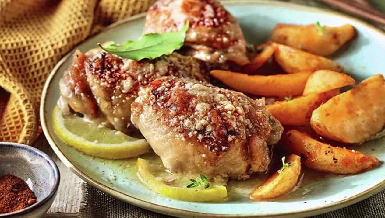 Frango grelhado ao limão com crosta de queijo