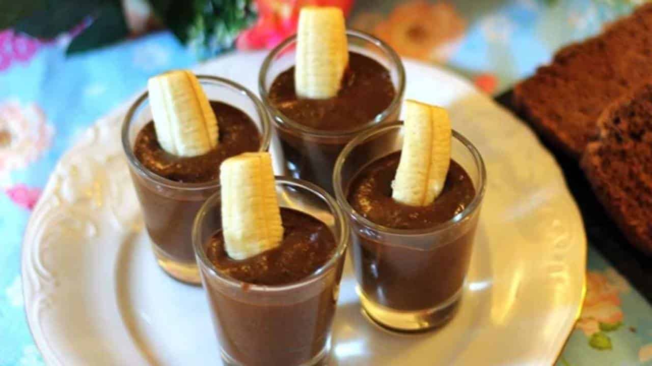 Mousse delicioso e fácil de chocolate sem ovos e sem glúten