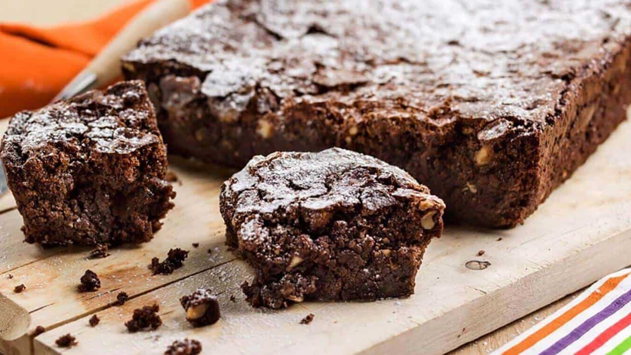 Receita de brownie de mel fácil e deliciosa pro seu lanche