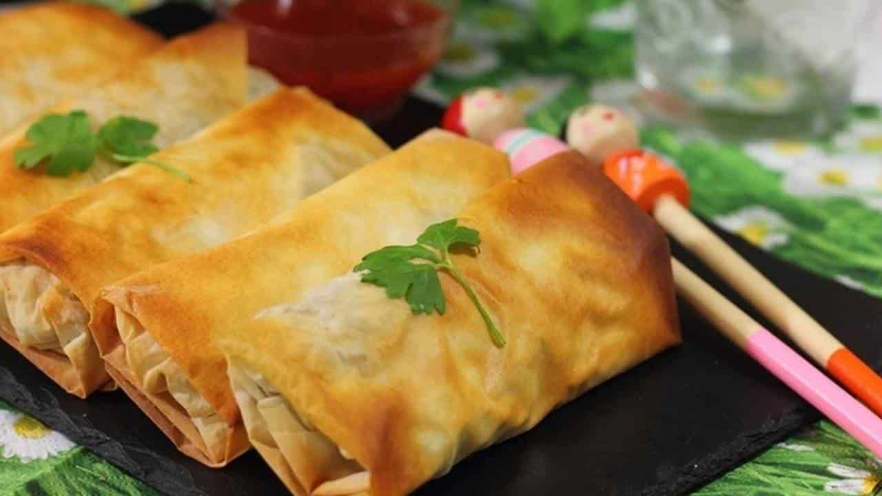 Receita de rolinhos primavera leves e assados para comer no lanche