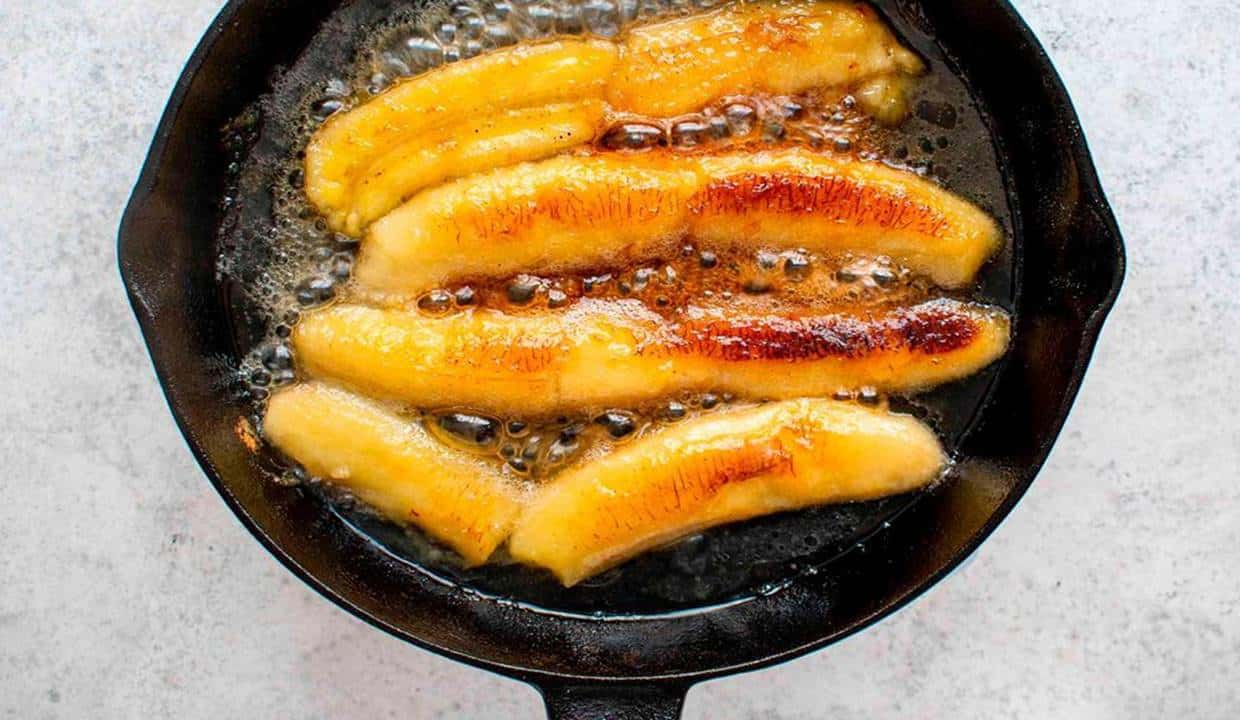 Receita fácil de banana frita com creme de laranja para sobremesa