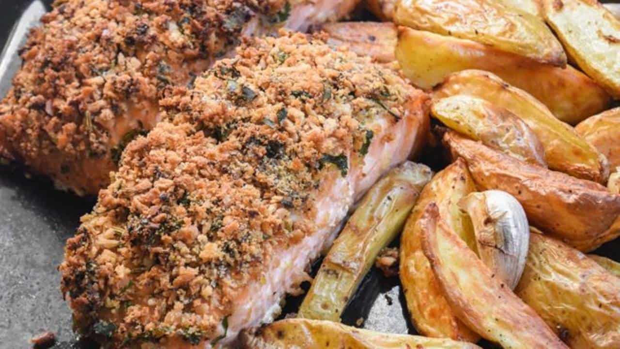 Receita saborosa de salmão aromático com estragão para o almoço