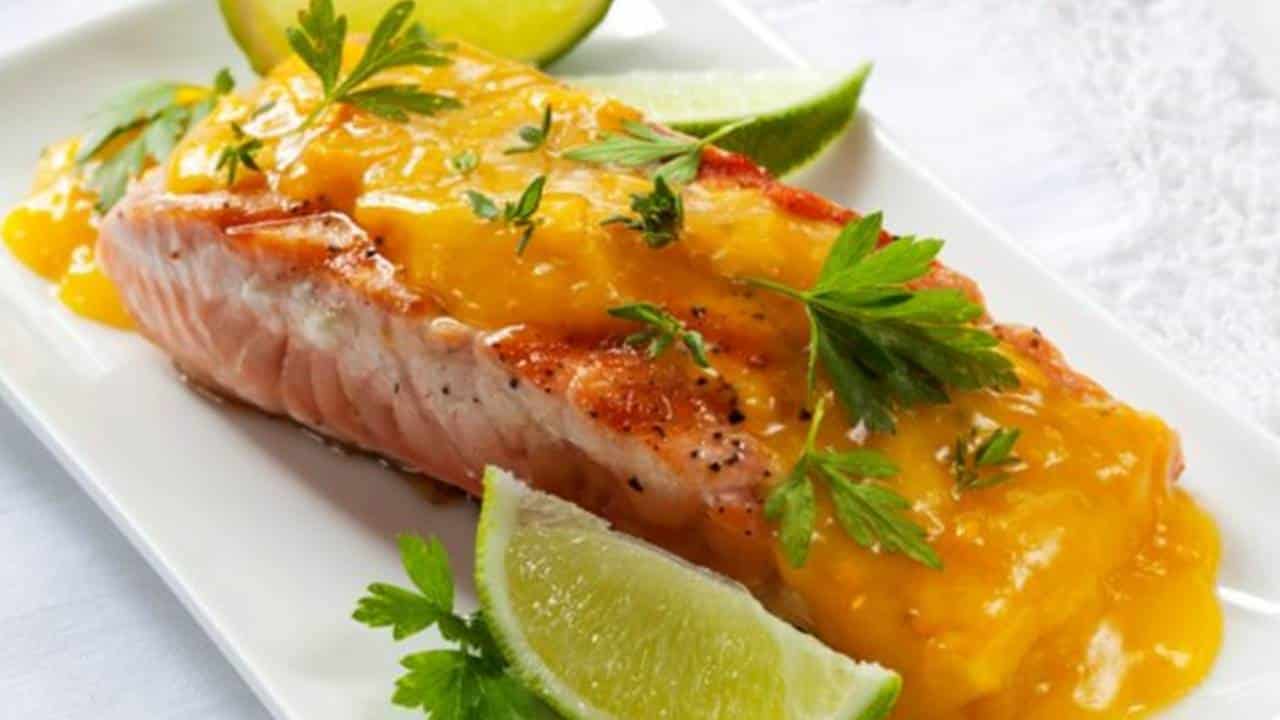 Receita de salmão com molho de manga