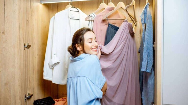 Faça este ambientador caseiro para deixar as roupas cheirosas no armário