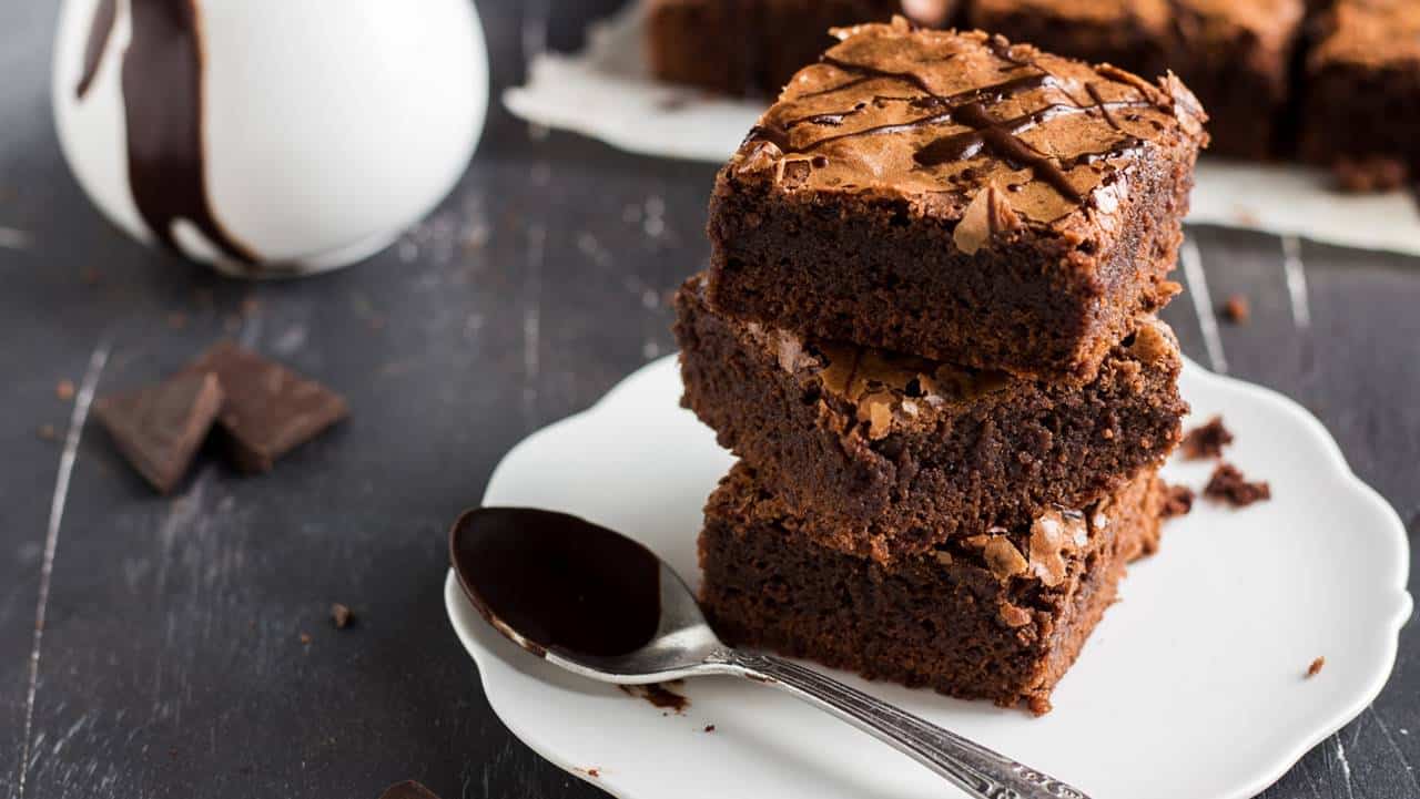 Aprenda essa receita rápida de brownie delicioso na airfryer