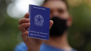Dois ou mais empregos registrados na carteira