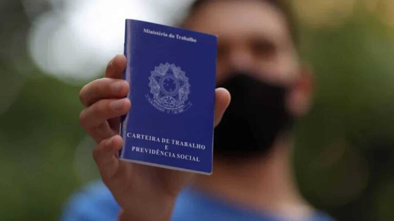 Dois ou mais empregos registrados na carteira