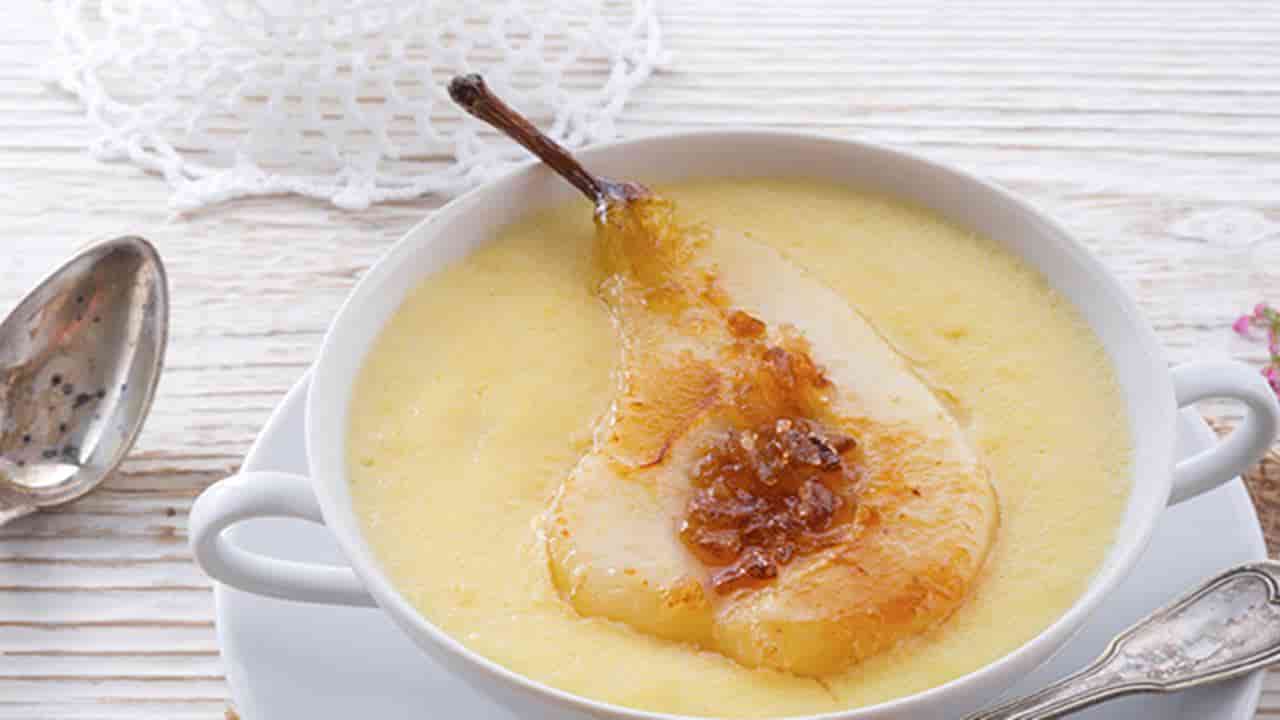 Experimente esse delicioso creme de pera, banana e açafrão