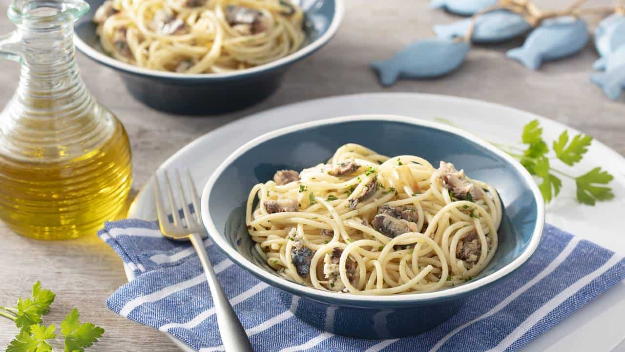 Duas receitas fáceis e baratas com sardinhas enlatadas