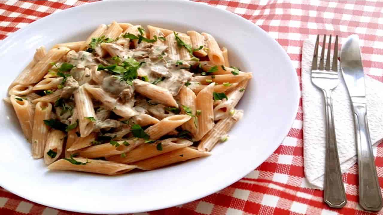 Macarrão com molho de sardinha