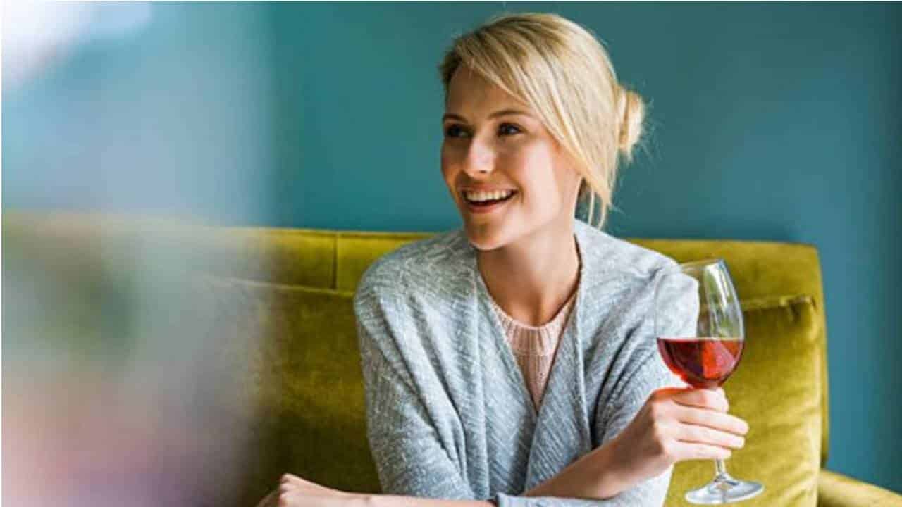 Os benefícios inesperados do vinho para a saúde do cabelo