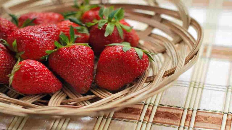 2 receitas fáceis com morango para aproveitar no final de semana