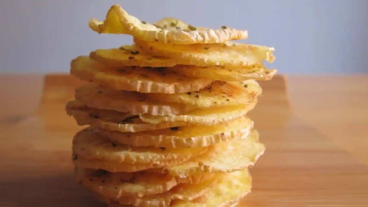 Receita super fácil para o lanche: batatas fritas de micro-ondas