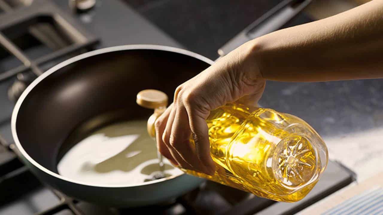Saiba qual é o óleo de cozinha mais saudável e quando usar cada um