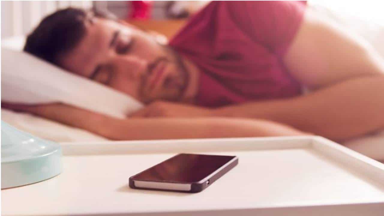 Dicas para que o celular não consuma bateria enquanto você dorme