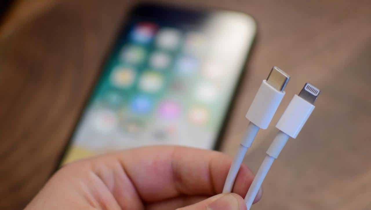 Apple confirma mudança de entrada lightning para USB-C no iPhone