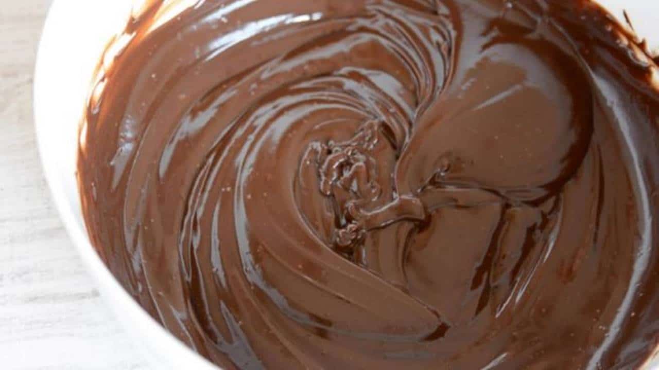 Aprenda fazer um delicioso creme de chocolate caseiro e saudável