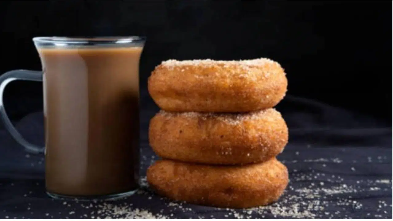 Prepare deliciosos donuts com creme de café