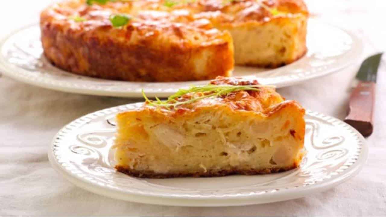 Torta de frango com abacaxi para o almoço do final de semana