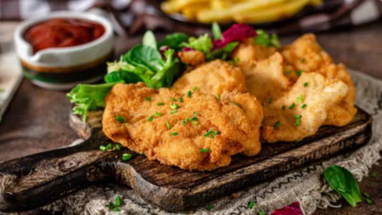 Receita de Filé de frango empanado com presunto e queijo