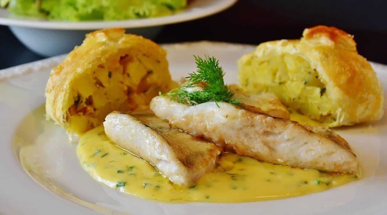 Para todos aqueles momentos em que pensamos ter ficado sem ideias na hora de cozinhar, nada melhor do que um delicioso filé de peixe com creme de milho