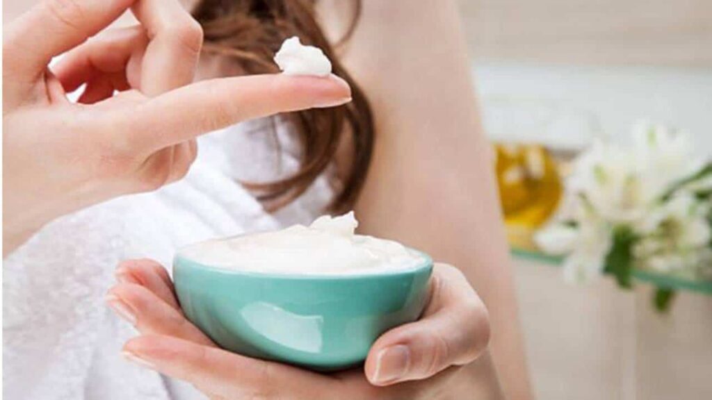Experimente esta queratina natural com cravo para restaurar o seu cabelo