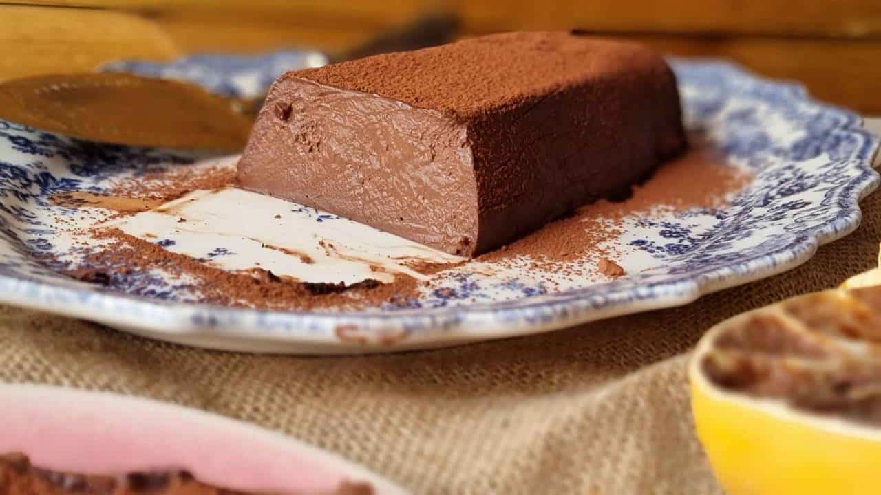 Triunfa no Japão e também na sua cozinha, este mousse de chocolate japonês é tão fácil de fazer, e não precisa de forno e fica muito cremoso