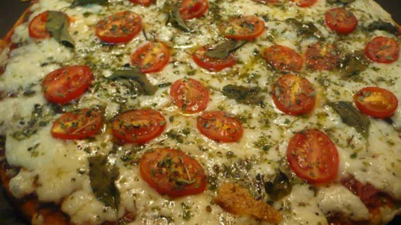 Pizza romana picante: receita sem glúten e muito fácil de fazer