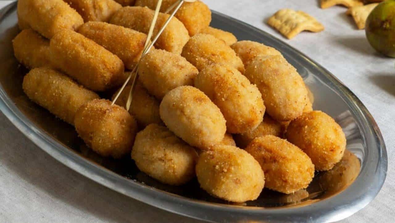 Receita fácil e rápida de croquetes recheados no micro-ondas