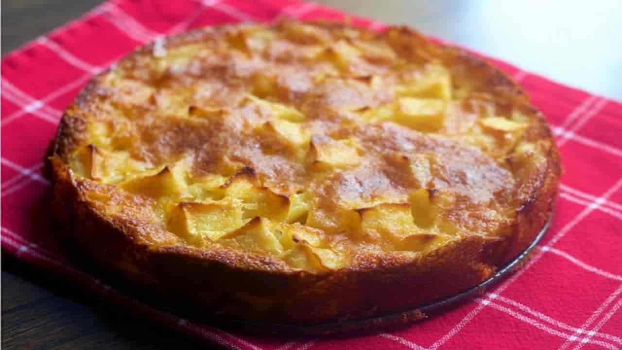 Torta de maçã sem forno feita na frigideira