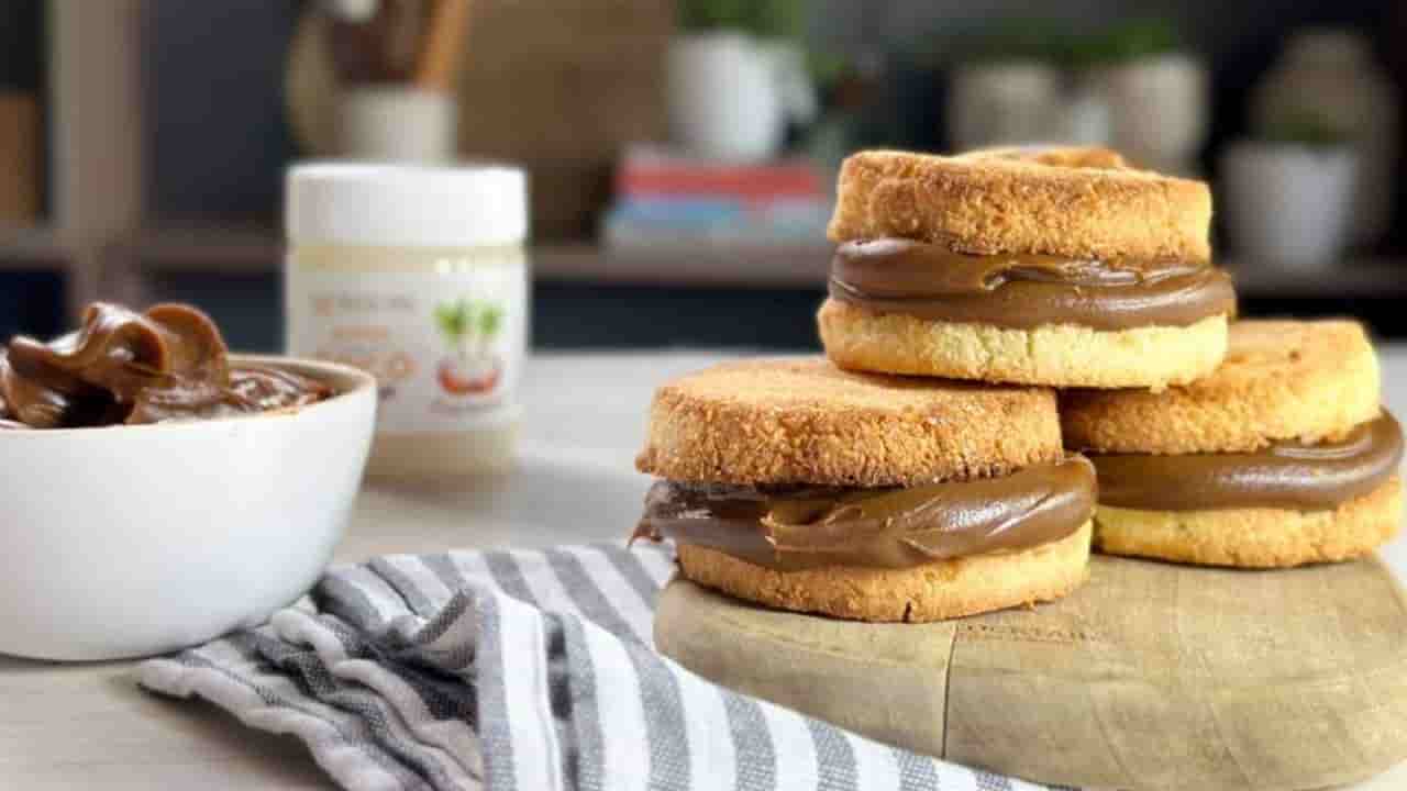 Alfajores de coco e doce de leite para o lanche