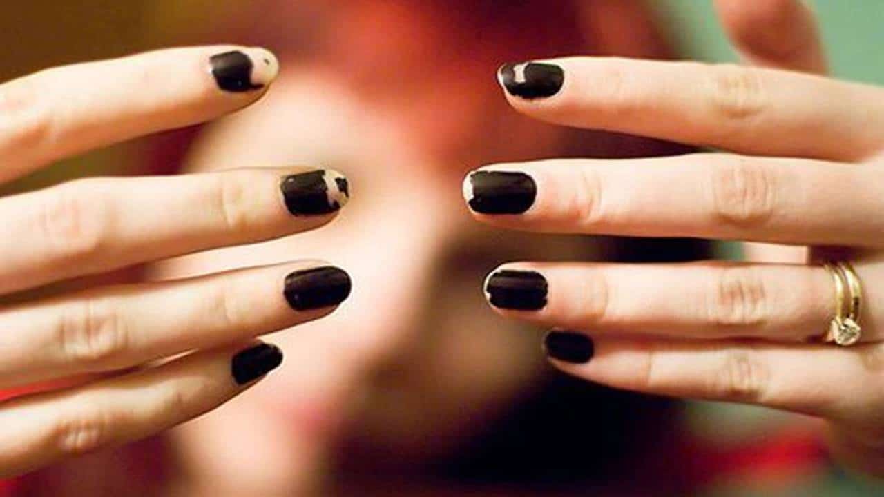 5 razões pelas quais seu esmalte está descascando com facilidade