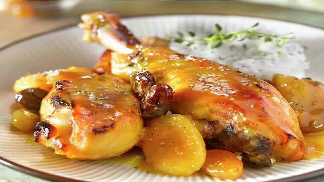 Se você gosta de inovar na hora de preparar o almoço ou jantar, não perca essa deliciosa receita de de frango assado com de tangerina