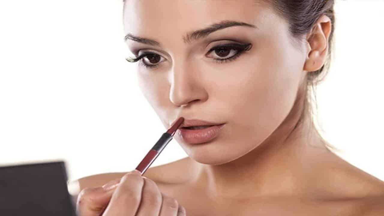 Aplique o delineador labial como um profissional; veja como