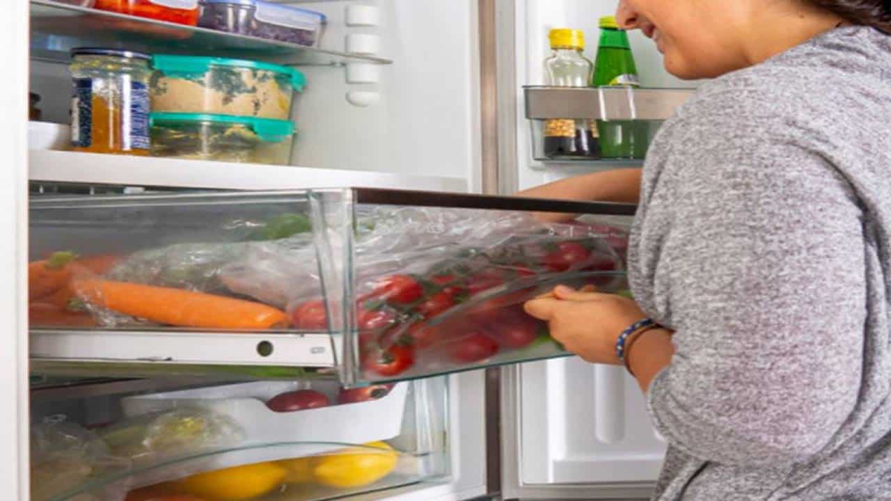 Como organizar a geladeira: a ordem correta para que a comida dure mais