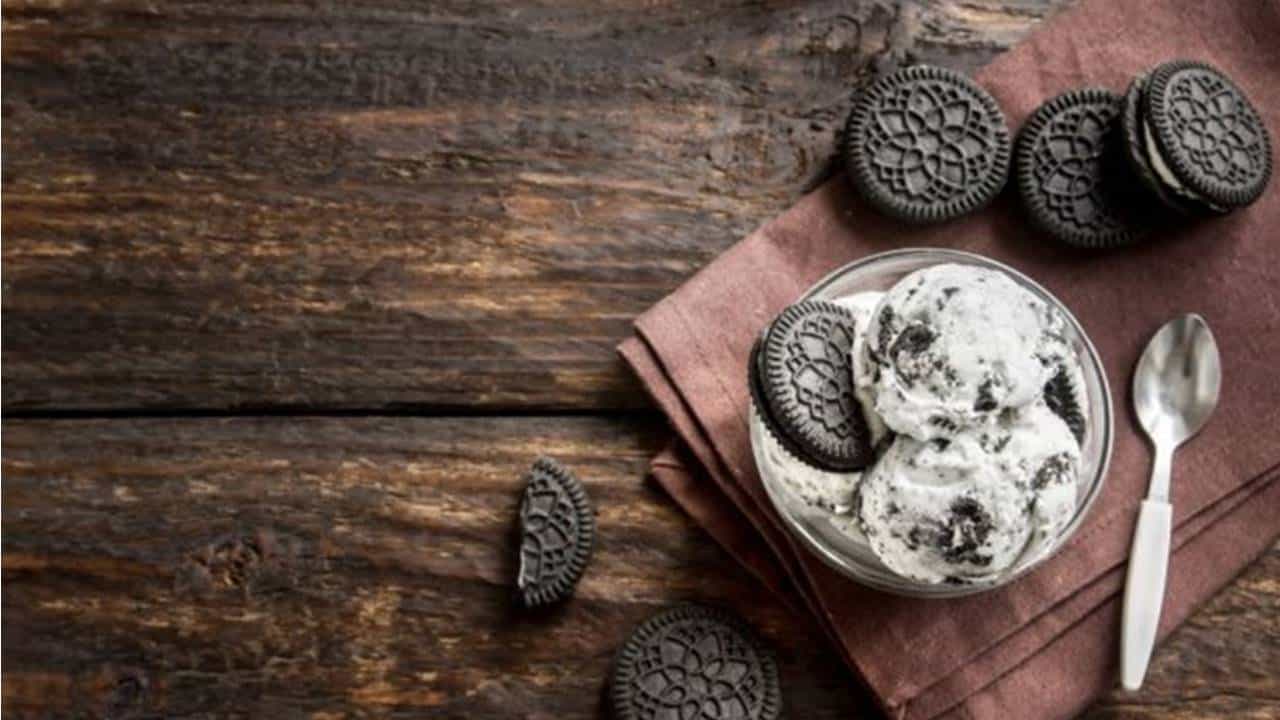 Veja como fazer biscoitos Oreo caseiros