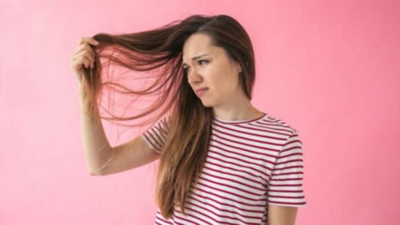 Aqui está a melhor maneira de reparar as pontas duplas do cabelo