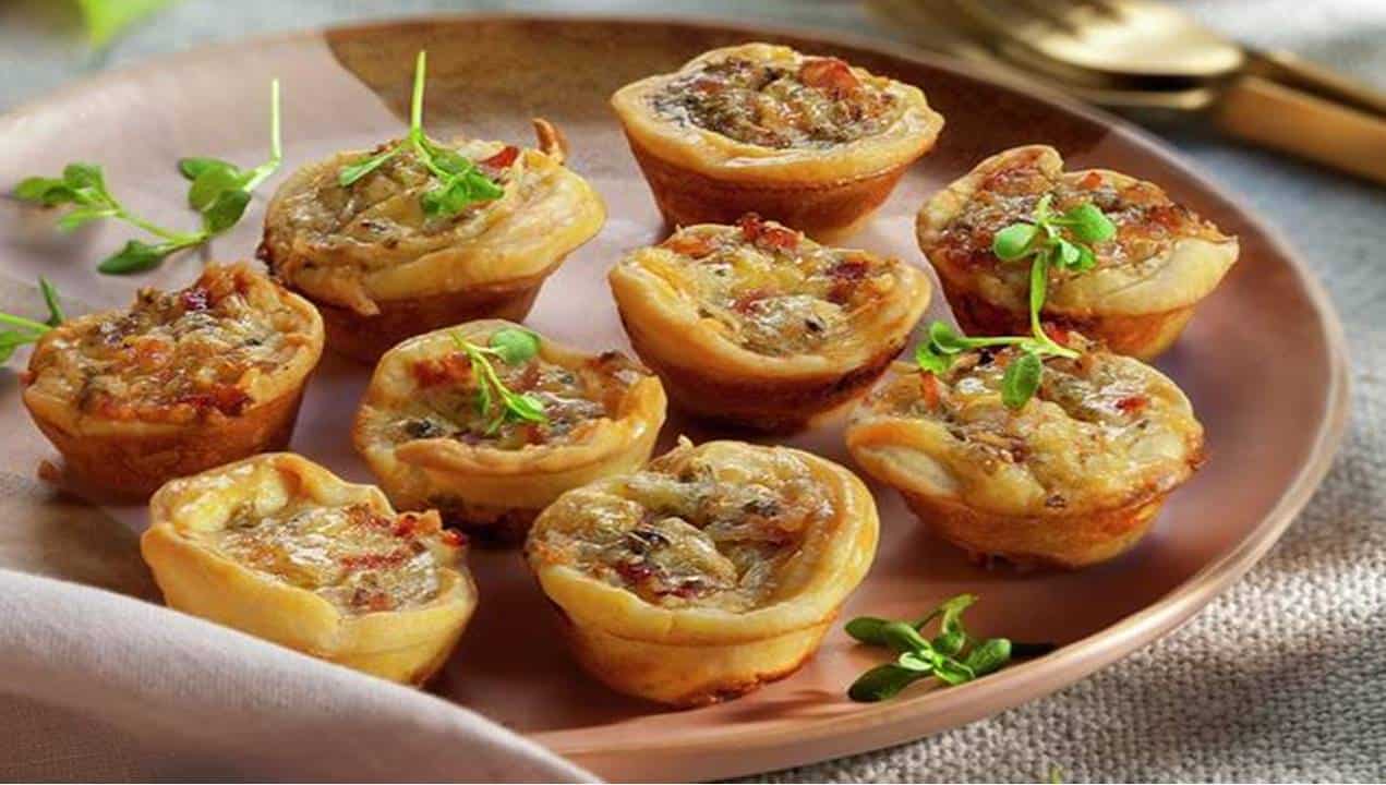 2 receitas fáceis de mini quiche para hora do lanche ou do jogo