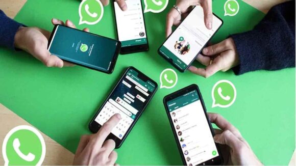 WhatsApp vai ativar função considerada o "sonho" dos usuários Os usuários do WhatsApp Android beta (v2.22.21.6:) agora podem vincular um tablet Android à sua conta no serviço de mensagens, como um dos quatro dispositivos diferentes suportados pelo . O celular com a conta pode ser Android, mas também um iPhone. O usuário poderá vincular um tablet a partir das configurações do WhatsApp no ​​celular, onde deverá ir em 'Vincular um dispositivo' e escanear um código QR que verá na tela do tablet. Este processo inicia a sincronização de mensagens entre os dois computadores. Concluída a sincronização, o WaBetaInfo confirma que o WhatsApp pode ser usado no tablet sem a necessidade de o celular ter conexão com a Internet ou estar ligado.