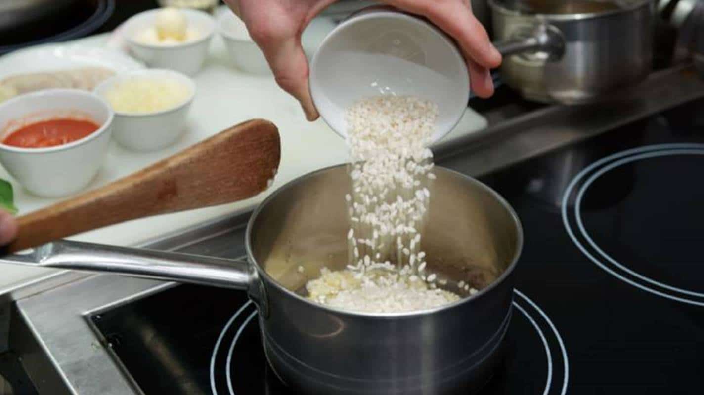 Nova forma de cozinhar o delicioso arroz branco: o segredo foi revelado