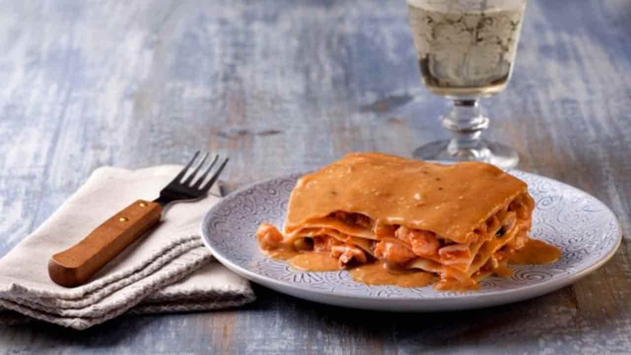 Deliciosa lasanha de tamboril com frutos do mar