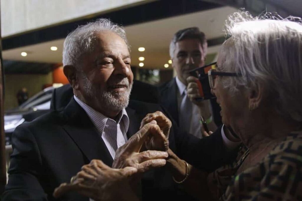Lula derruba aumento de Bolsonaro e Salário Mínimo 2023 fica acima do esperado