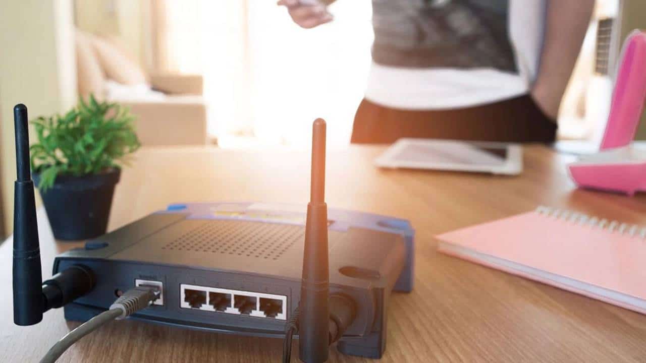 Como acomodar as antenas do seu roteador wi-fi para ter um bom sinal de internet?